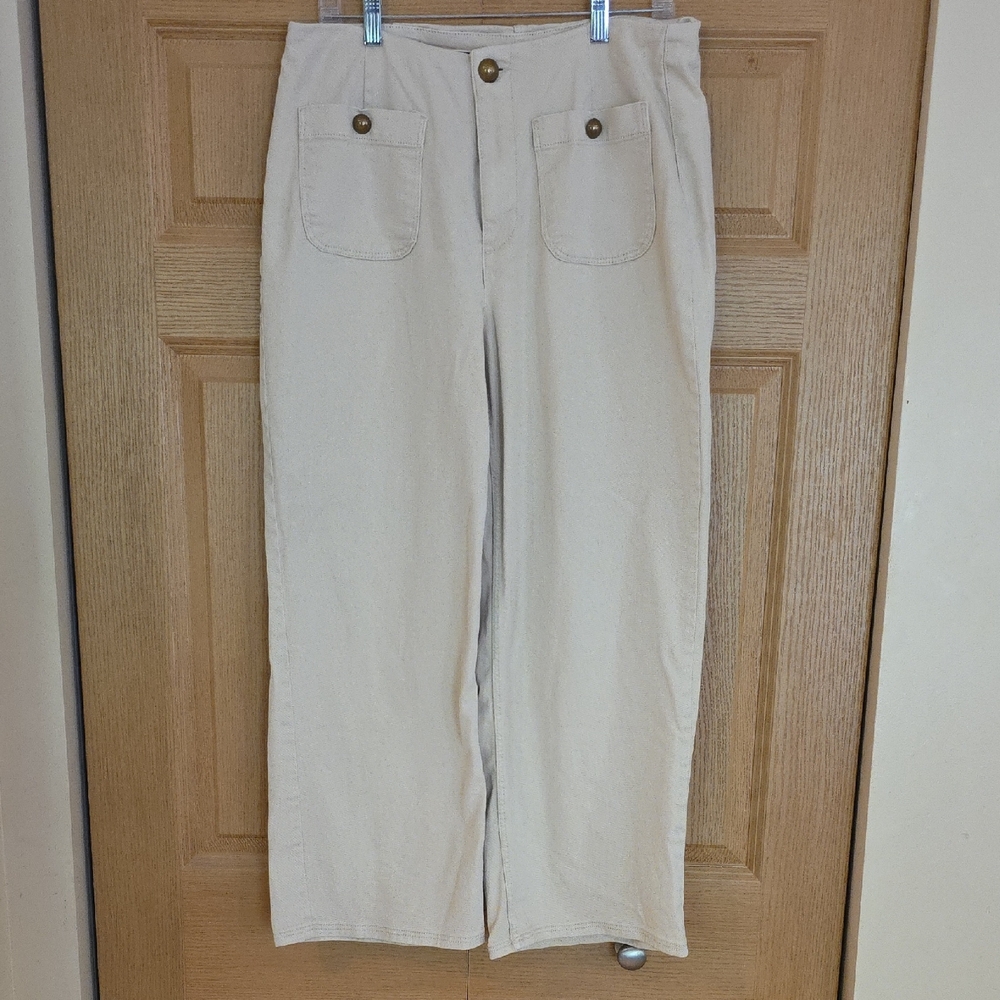 Ophelia Roe‎ Chic Cream Wide-Leg Crop Pants with Button Accents